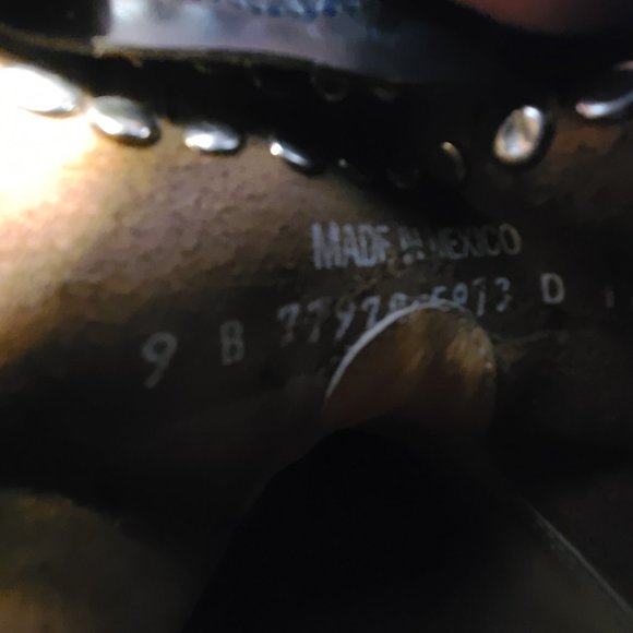 Frye Diana Cut Stud Boot - Size 9 - Picture 7 of 7